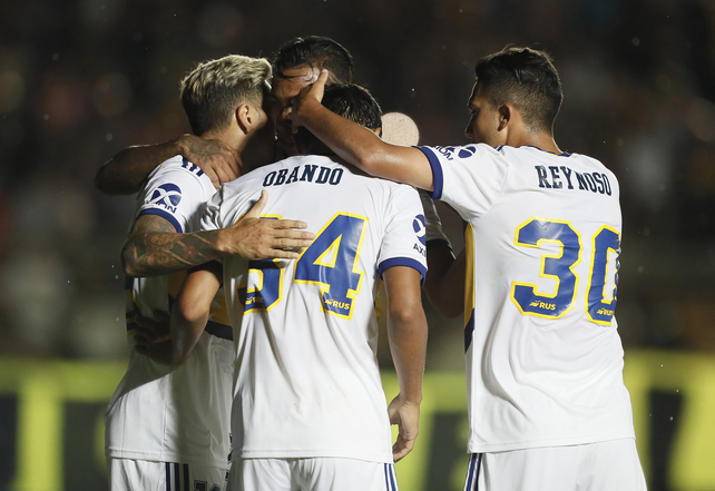 Boca venció a Paranaense con un picante Zárate