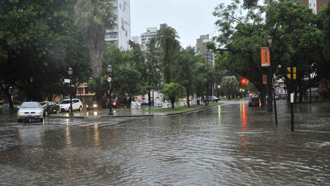 Los anegamientos y la crecida del río Paraná fueron las principales consecuencias del último episodio fuerte de El Niño en Rosario, durante el verano de 2016.