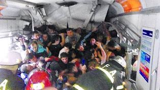Un bombero public&oacute; una foto en Facebook de la tragedia de Once, se desat&oacute; una pol&eacute;mica