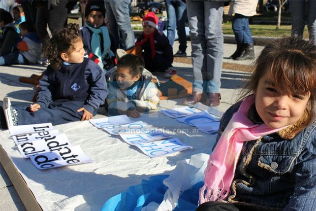Festejos por el 9 de Julio llenan de color la ciudad