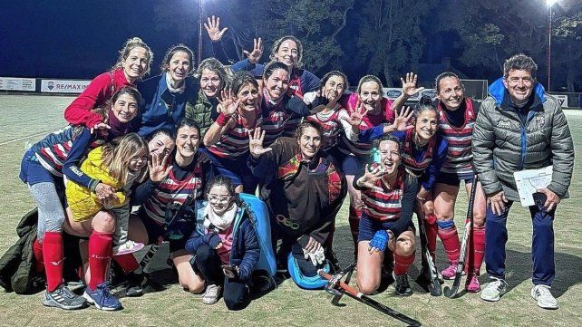 Santa Fe FC volvió a refrendar sus pergaminos al quedarse con el pentacampeonato en Segunda División. Santa Fe FC volvió a refrendar sus pergaminos al quedarse con el pentacampeonato en Segunda División.