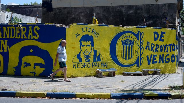 Lanzan un plan para limpiar las pintadas de Newells y Central de las paredes de Rosario