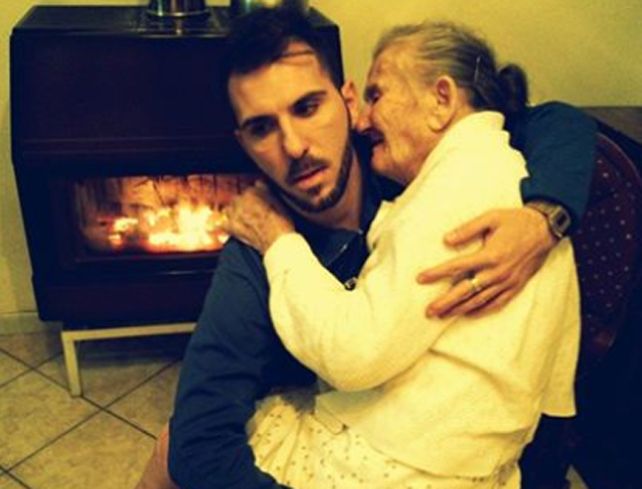 La foto de una abuela, su nieto y un conmovedor mensaje que emociona al mundo