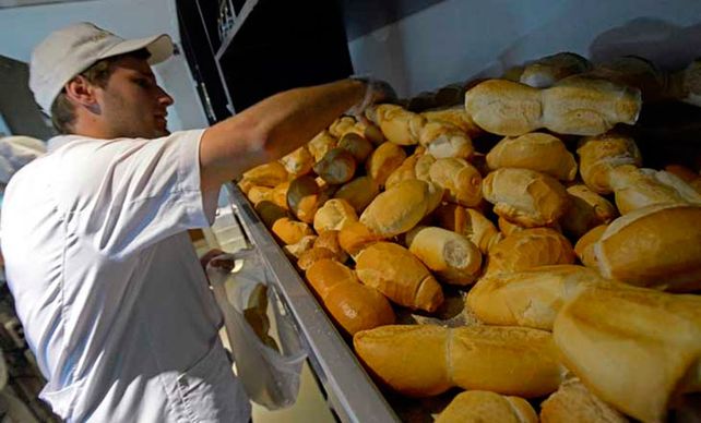 Desde la Asociación de Panaderos de Rosario señalan que los negocios que tengan algo de stock de harina subsidiada podrán mantener el precio.&nbsp; 