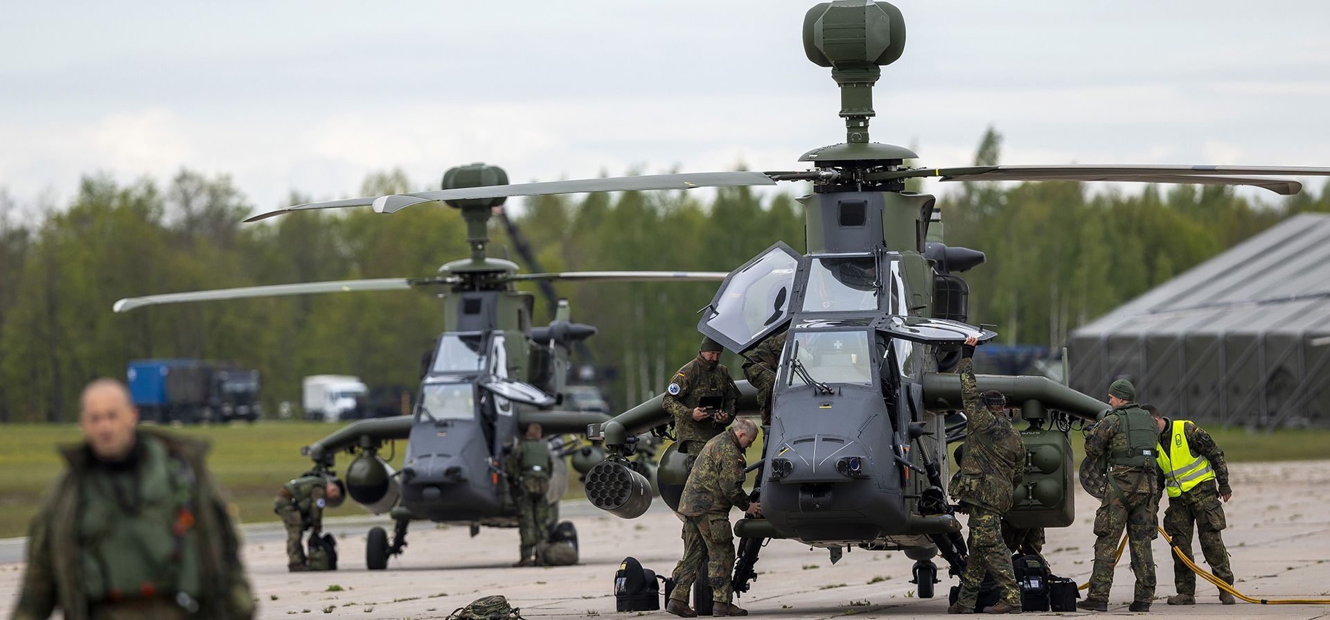 Un helicóptero de ataque Tigre de la Fuerza Aérea Alemana se prepara para despegar durante el ejercicio militar de la OTAN Un helicóptero de ataque Tigre de la Fuerza Aérea Alemana se prepara para despegar durante el ejercicio militar de la OTAN