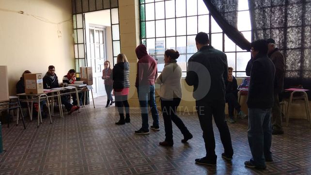 Con cerca del 70 por ciento de participación cerraron los comicios y arranca el escrutinio