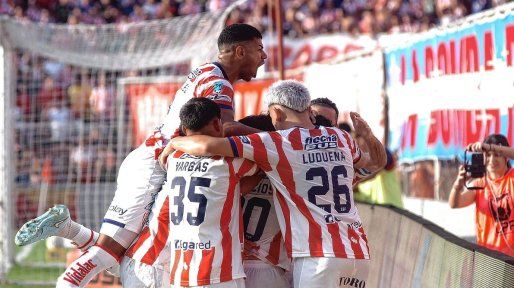 Unión recibe a Newells con la obligación de ganar para seguir en zona de clasificación