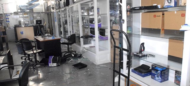 Roban entre 60 y 80 mil pesos en mercader&iacute;a de un local de computaci&oacute;n