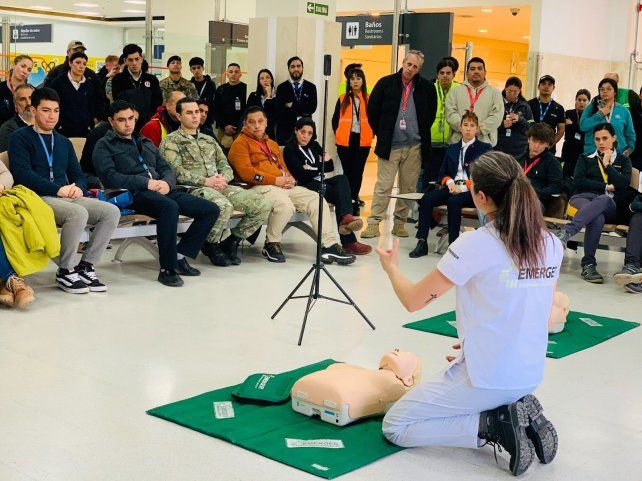 Emerger capacitó en RCP y DEA con realidad virtual en los aeropuertos de Neuquén y Bariloche