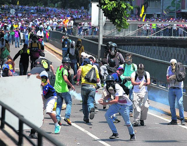 choques. El sábado Caracas se llenó de decenas de miles de manifestantes.
