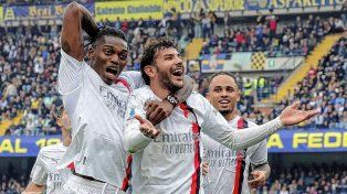 Milan, de buena campaña, superó a Hellas Verona para quedar como segundo en la Serie A de Italia.