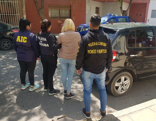 Cayó en Córdoba una mujer con un inhibidor usado para robar un auto en San Jorge