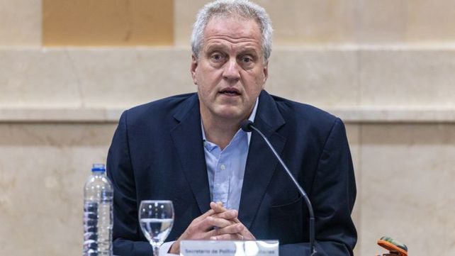 Polémica por el plan de viajes gratis de egresados dispuesto por Kicillof