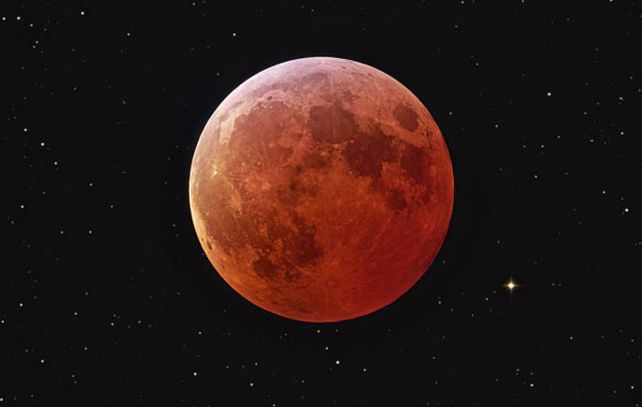 Asoma la luna de sangre, otro fenómeno natural espectacular