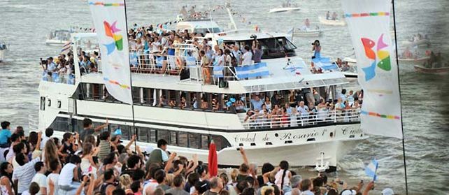 Como en años anteriores, la caravana será encabezada mañana por el barco Ciudad de Rosario. (Foto: S.S.Meccia)