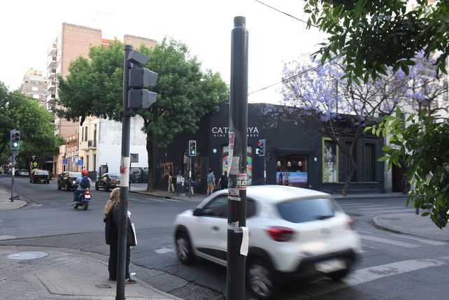 Centro rosarino. La esquina de Urquiza y España estuvo bajo el monitoreo de cámaras con fotomultas.
