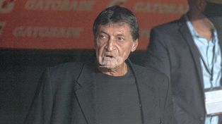 El DT de Colón, Julio Falcioni, se refirió a las jugadas polémicas del VAR contra Huracán.
