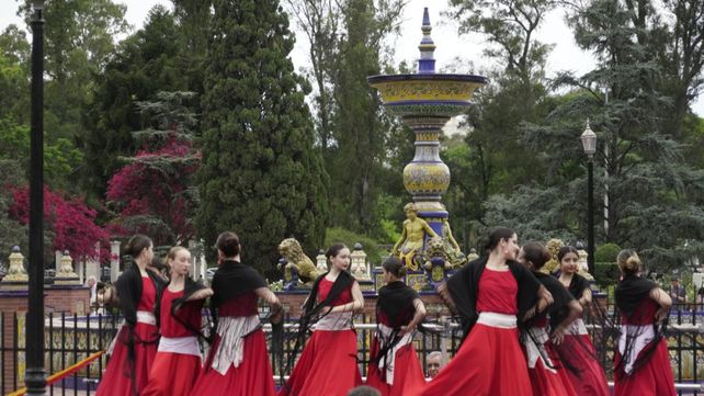 El parque Independencia celebró la reinauguración de la Fuente de los Españoles