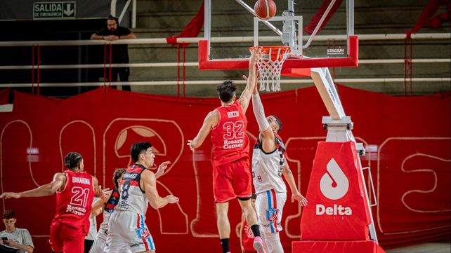 Adrián Boccia encesta. El jugador de más experiencia de Provincial fue clave ante Deportivo Viedma. Otra gran noche en el Salvador Bonilla por la Liga Argentina de básquet.