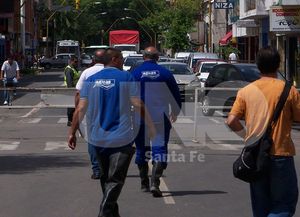 Hubo cortes de luz y desvíos en el tránsito por un caño roto en el microcentro