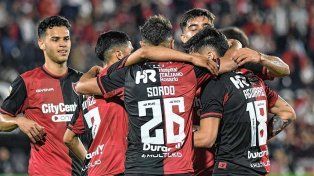 Newells festejo ante su gente.