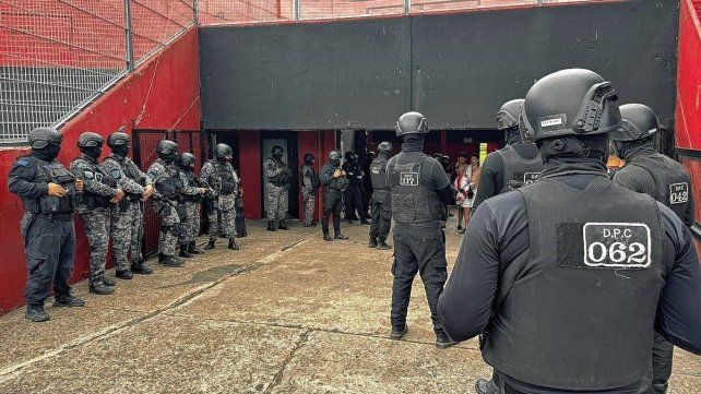 Seguridad ordenó allanamientos en Newells de parte de personal policial y del servicio penitenciario.