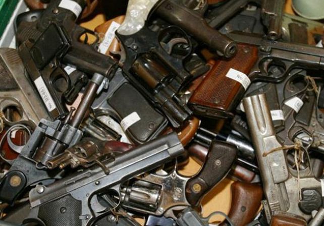 En Rosario se venden armas de forma directa a través de un grupo público de Facebook