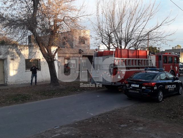 Se incendió una vivienda en Barrio Centenario y las pérdidas fueron totales