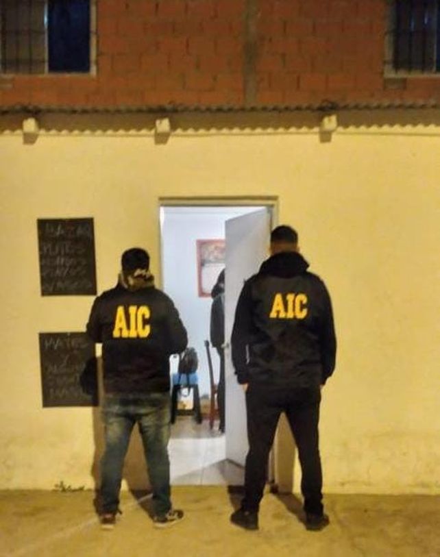 Uno de los procedimientos realizados por agentes de la AIC.