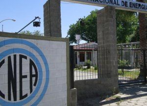 Crisis en la Comisión Nacional de Energía Atómica: despidieron a casi un centenar de profesionales