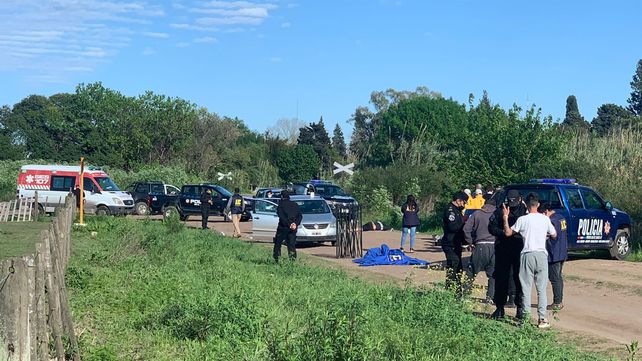 Doble crimen: hallan a dos jóvenes asesinados en un camino rural en Uriburu y Las Palmeras