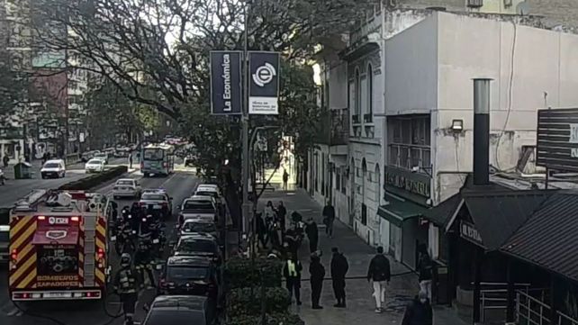 Fuego en una parrilla del centro de Rosario: susto y bomberos en la previa a abrir.
