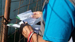 Agentes sanitarios y promotores ambientales recorrieron los barrios Mosconi Viejo y barrio 98 Viviendas, en Paraná en prevención por aumentos de casos de dengue