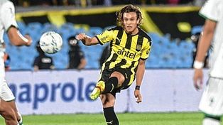 Agustín Canobbio dejó Peñarol, una semana antes de visitar a Colón, para recalar en el Paranaense de Brasil.