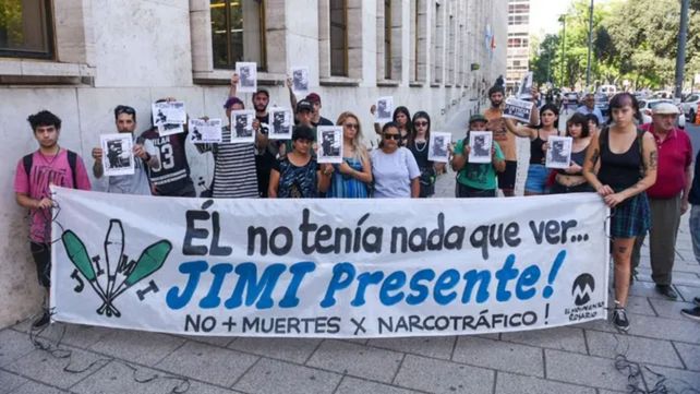 Familiares y amigos de Lorenzo Altamirano reclaman Justicia por el asesinato del músico y artista callejero.