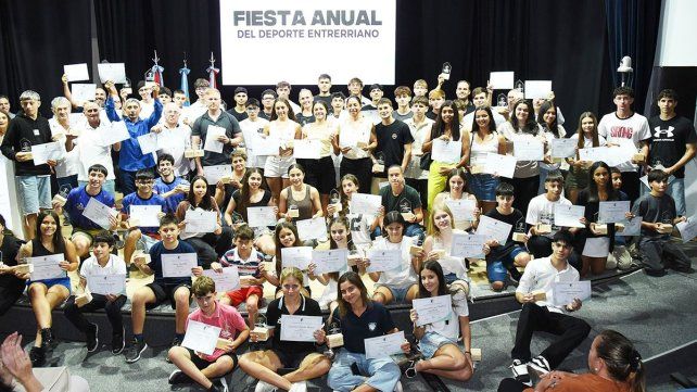 La celebración distinguió a 110 deportistas destacados de 34 federaciones y asociaciones entrerrianas y estuvo a cargo de la Confederación junto a la Municipalidad de Concepción del Uruguay.