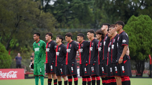 Los capitanes de Newells salieron con un brazalete alusivo a Malvinas en la jornada ante Estudiantes.