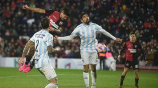 Jorge Recalde, delantero de Newells, se fue adaptando de a poco al fútbol argentino.