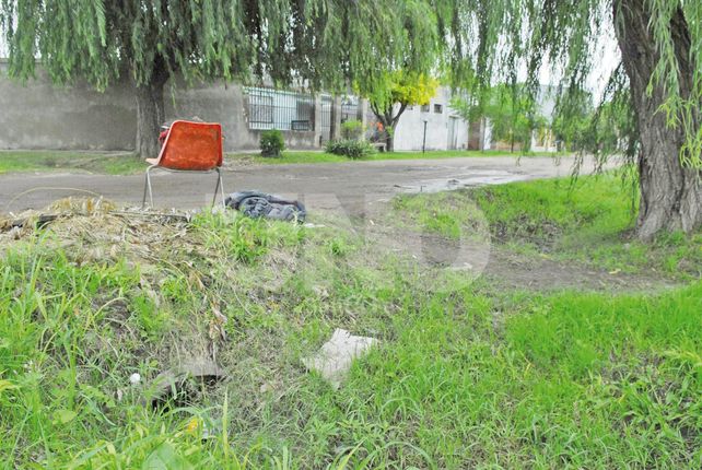 La basura y las zanjas no se llevan bien