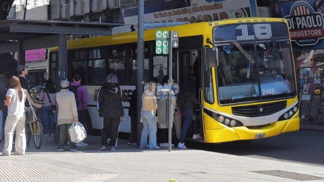 Transporte en jaque en Santa Fe: empresarios aducen falta de fondos para los sueldos y aparece un posible paro