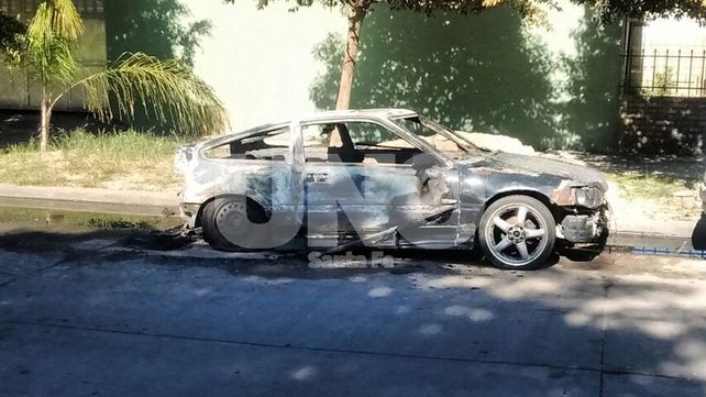 Reaparecieron los QuemaCoches: esta vez actuaron en barrio El Pozo