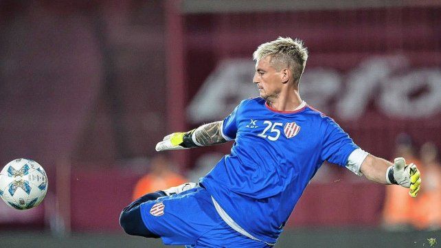 Thiago Cardozo tuvo un buen debut en el arco de Unión pese a los dos goles que le marcaron.