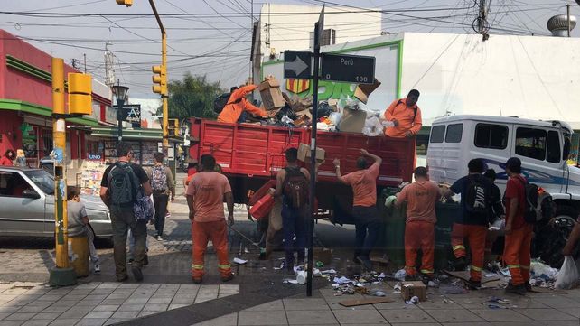 Roces entre trabajadores en medio de la retención de servicios municipal