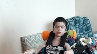 Con un evento, buscan comprar una cama ortopédica para Elías