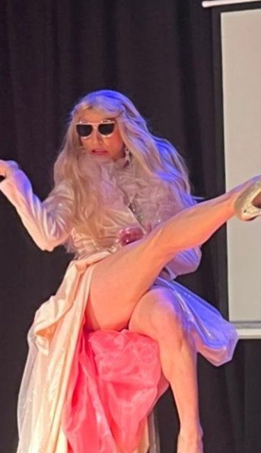 La Hendija recibe una nueva función de Una chica de revista