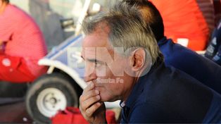 Está difícil incorporar jugadores y por eso vienen juveniles