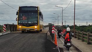 Este miércoles se volvió a habilitar el tránsito de vehículos autorizados en el Puente Carretero