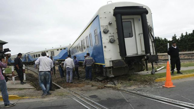Un tren que iba a Tucumán descarriló en inmediaciones del Parque Scalabrini Ortiz
