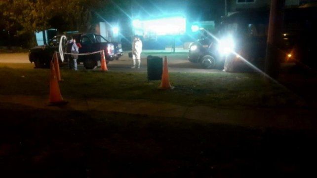 Fin de semana violento en Rosario: asesinato en plena calle y balacera contra una casa