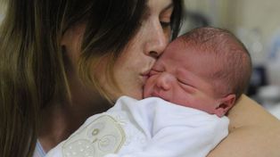 Nacieron los primeros bebés por fertilización asistida en un hospital público